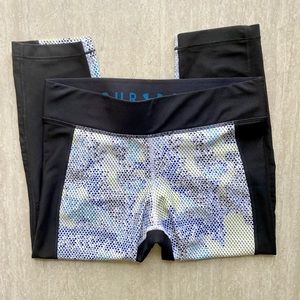 CLOSET CLOSING Under Armour Crop Length Compression Tights